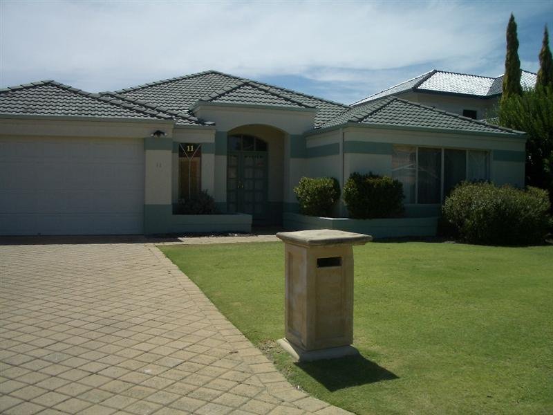 11 Westland Place, Waterford, WA 6152 Property Details