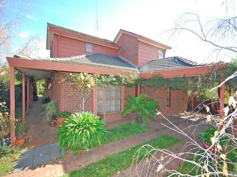 17 Essex Street, Wendouree, Vic 3355 Property Details