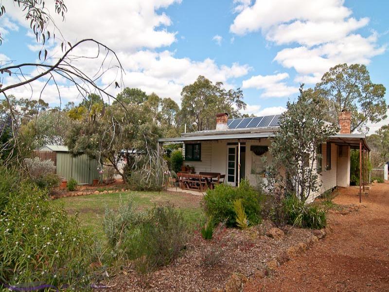 99 Willcox Street, Chidlow, WA 6556 Property Details