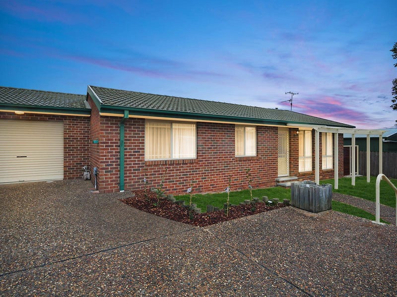 2/64 Thorpe Avenue, Queanbeyan, NSW 2620