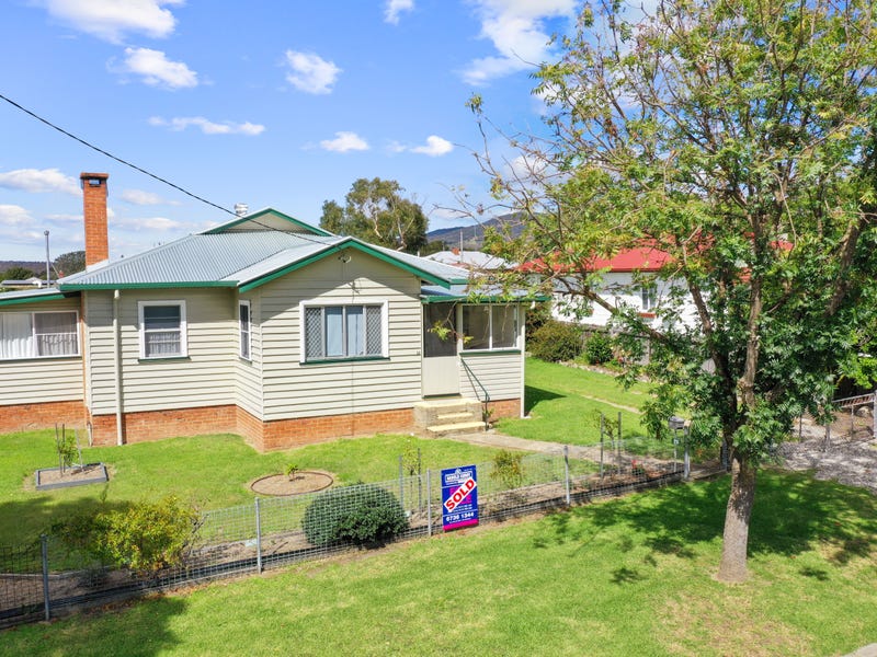 25 Molesworth Street, Tenterfield, NSW 2372 Property Details