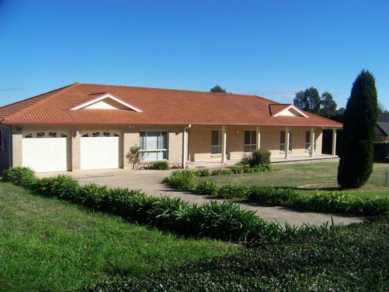 12 Carisbrooke Row, Bowral, NSW 2576