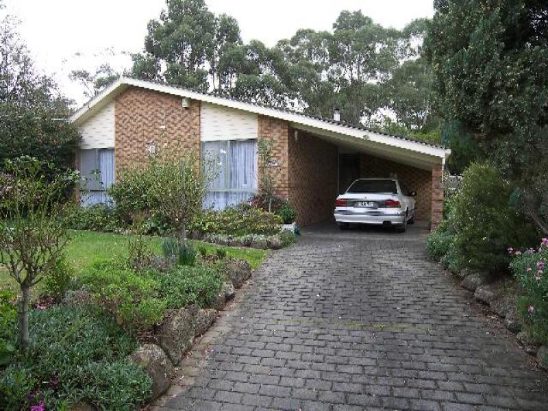 11 Stoneleigh Avenue, Boronia, VIC 3155