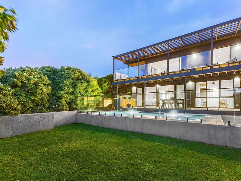 2 Bowen Street, McCrae, Vic 3938 Property Details