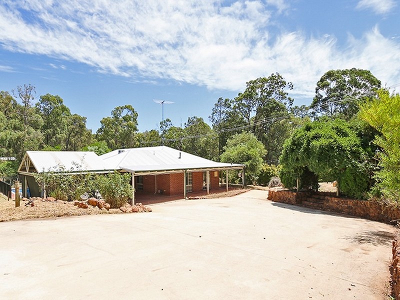 590 Walker Street, Mundaring, WA 6073