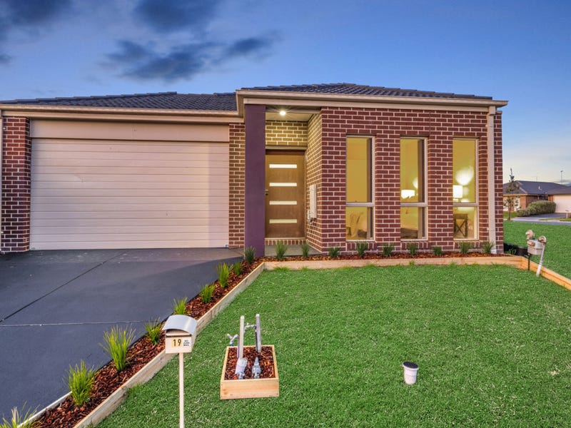 19 Pinnacle Drive, Pakenham, Vic 3810 House for Sale