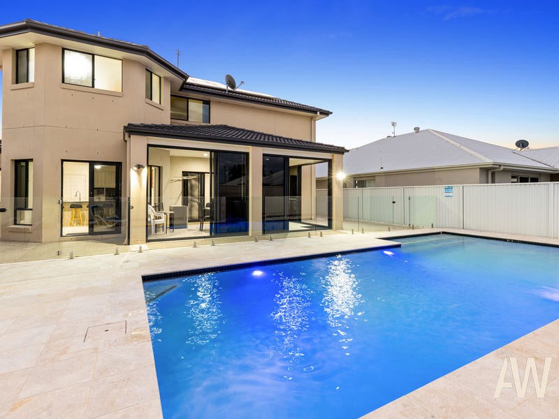 33 Whitehaven Way, Pelican Waters, QLD 4551