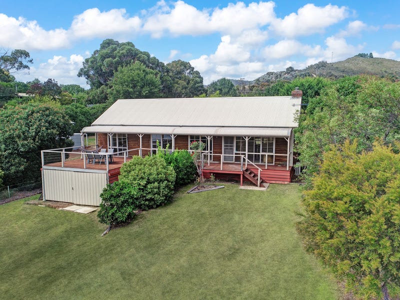 32 Lake Drive, Howqua Inlet, VIC 3723