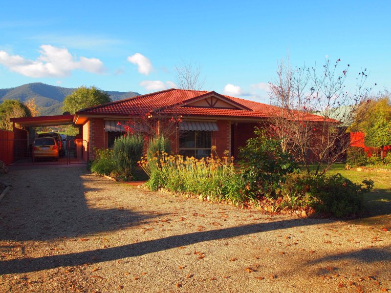 149 Station Street, Porepunkah, VIC 3740