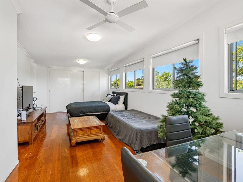 3-3-fourth-avenue-labrador-qld-4215-studio-for-rent-realestate-au