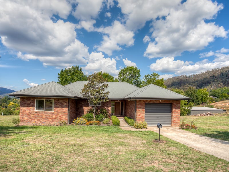 2 Walnut Grove, Bright, Vic 3741 Property Details