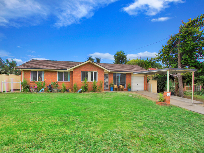 12 Grant Street, Kootingal, NSW 2352 Property Details