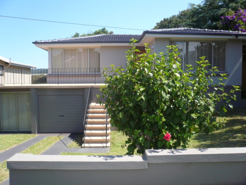 1 Noonan Point Avenue, Point Clare, NSW 2250