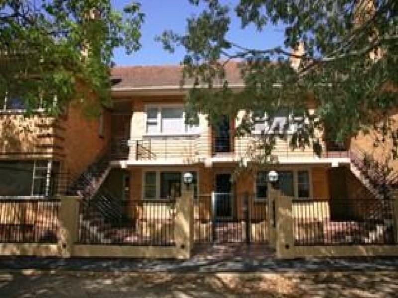 2/21A Broadway, Elwood, Vic 3184 Property Details