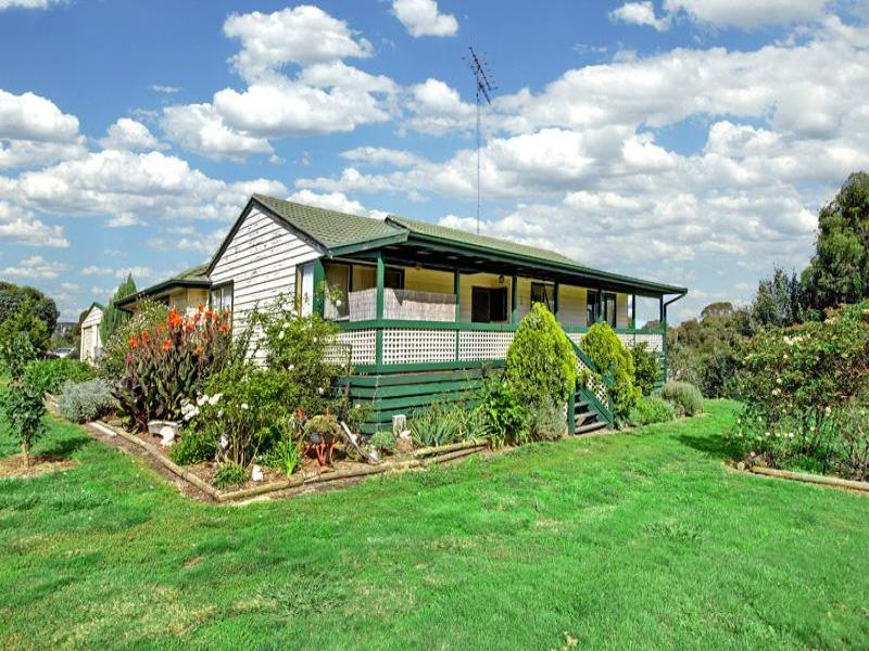 2 MOLLISON STREET, Pyalong, Vic 3521 Property Details