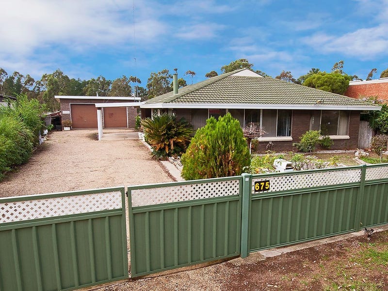 675 Main St, Bairnsdale, Vic 3875 House for Sale