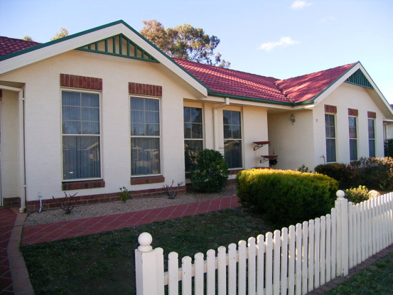 27 Rosewood Glen, Jerrabomberra, NSW 2619 Property Details