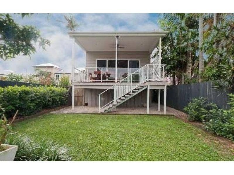 221 Rainbow Street, Sandgate, Qld 4017 Property Details