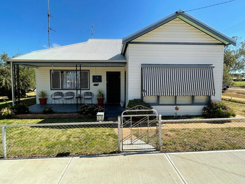 33 MCLENNAN STREET, Quairading, WA 6383 Property Details