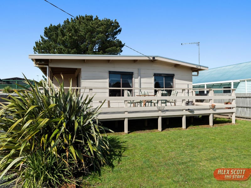 7 IRVING ROAD, Cowes, Vic 3922 Property Details