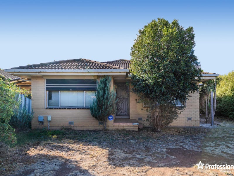 18 Brennan Street, Melton South, Vic 3338