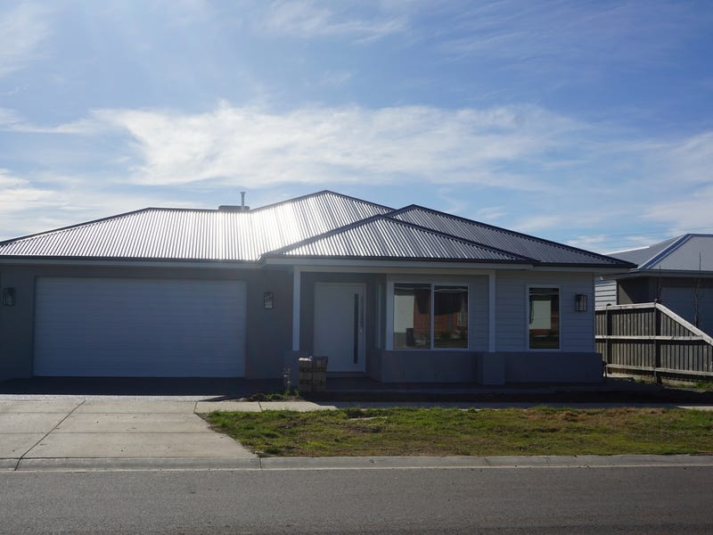 21 May Drive, Gisborne, Vic 3437 House for Rent