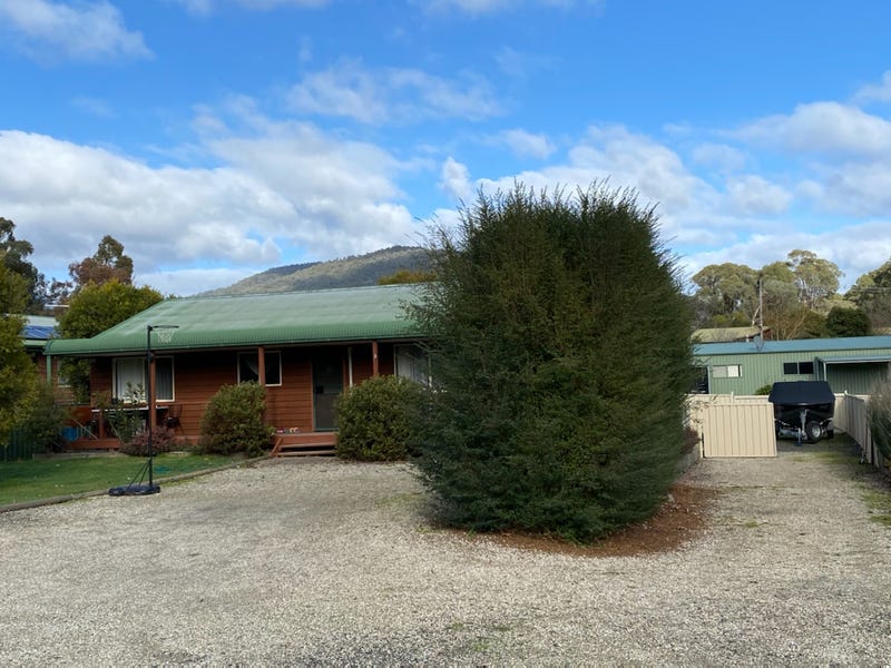 3 Tokes Cres, Dartmouth, VIC 3701