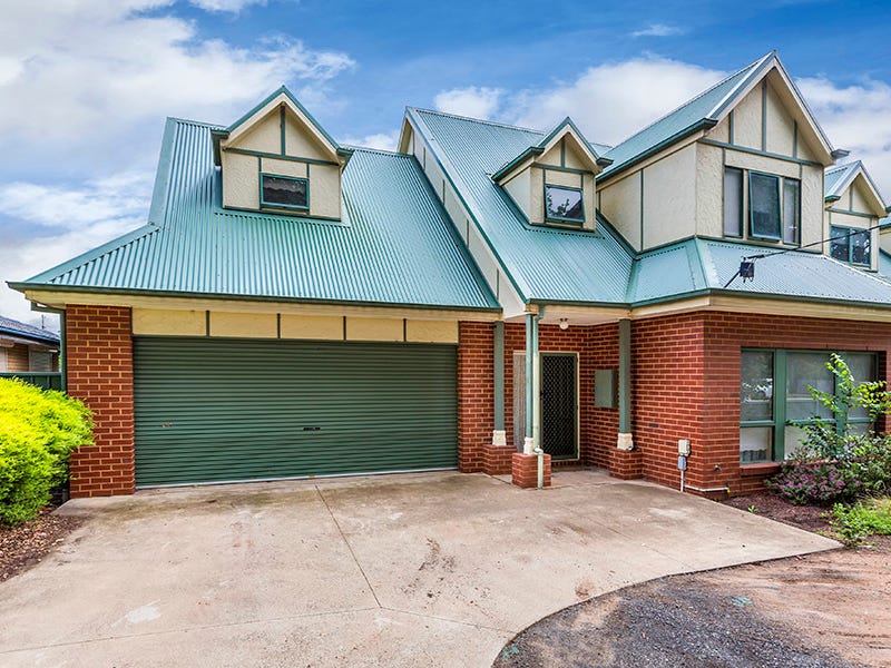 1/260 Main Street, Bacchus Marsh, Vic 3340 Townhouse for Sale