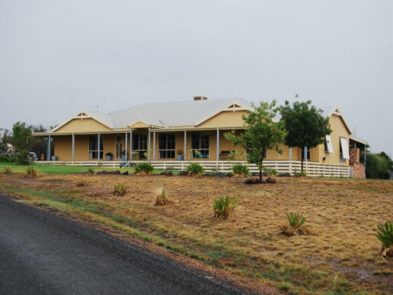 Property 106318004, Stawell, Vic 3380 Property Details