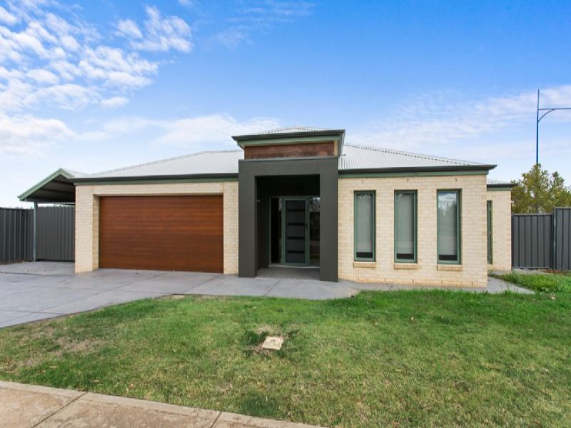 2 Eildon Avenue, Manor Lakes, VIC 3024
