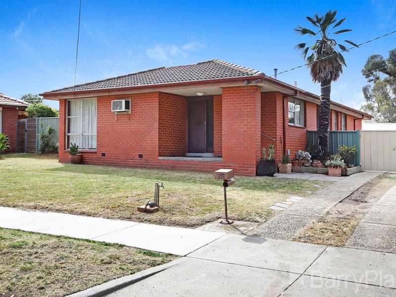 15 Learmonth Cres, Sunshine West, VIC 3020