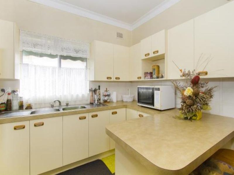 121 Gladstone Ave, Coniston, NSW 2500 Property Details