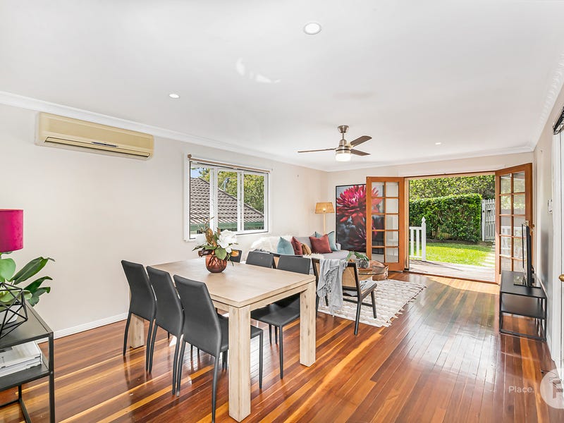 32 Dobbs Street Holland Park West QLD 4121 realestate .au