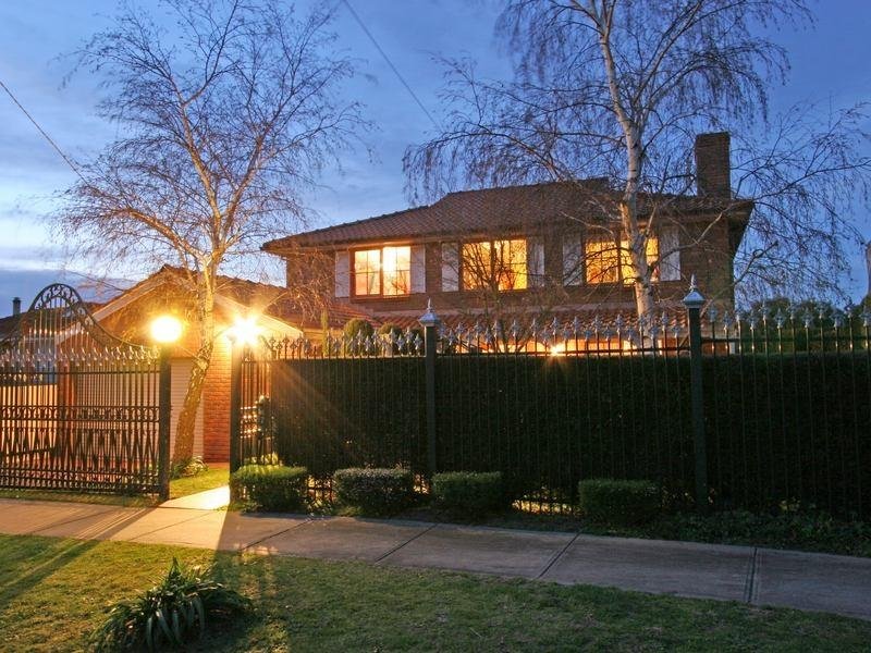 27 Bangor Drive, Frankston, VIC 3199