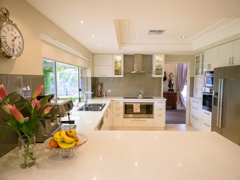 1 Carob Tree Place, Lesmurdie, WA 6076