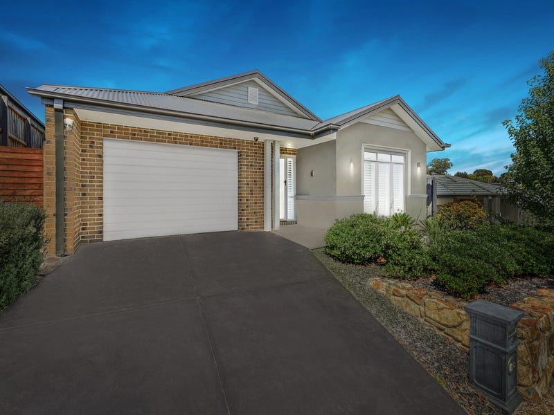 8 Outlook Drive, Chirnside Park, VIC 3116