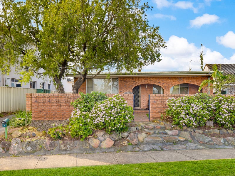 2/8 Bradbury Avenue, Campbelltown, NSW 2560 Property Details