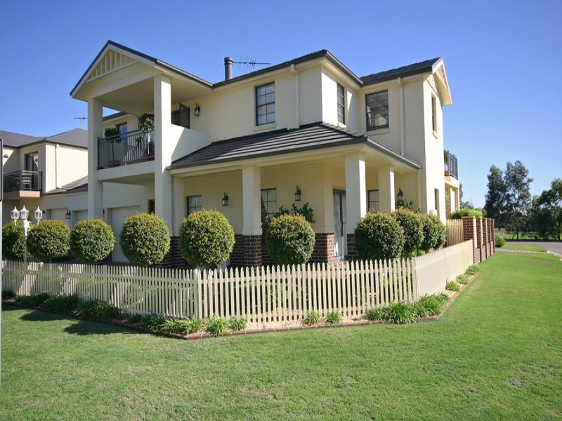 19 Lochview Cres, Mount Annan, NSW 2567