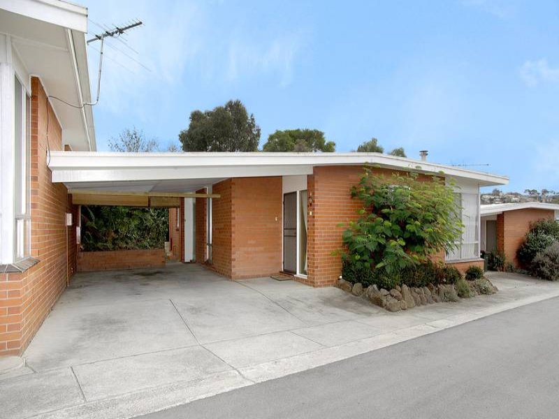 2/228 Roslyn Road, Highton, Vic 3216 Property Details