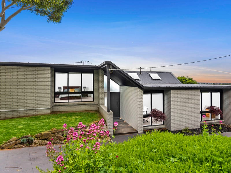 35 Montpellier Drive, Highton, VIC 3216