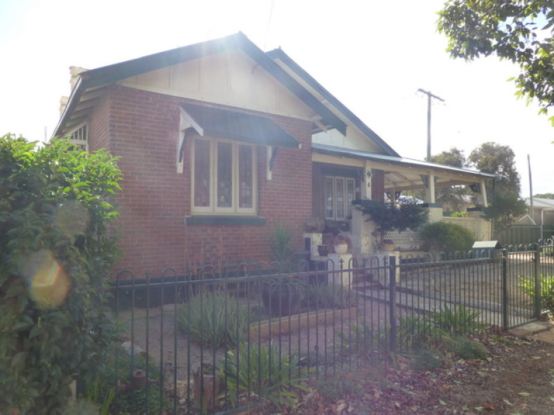 4 Victoria Street, Parkes, NSW 2870