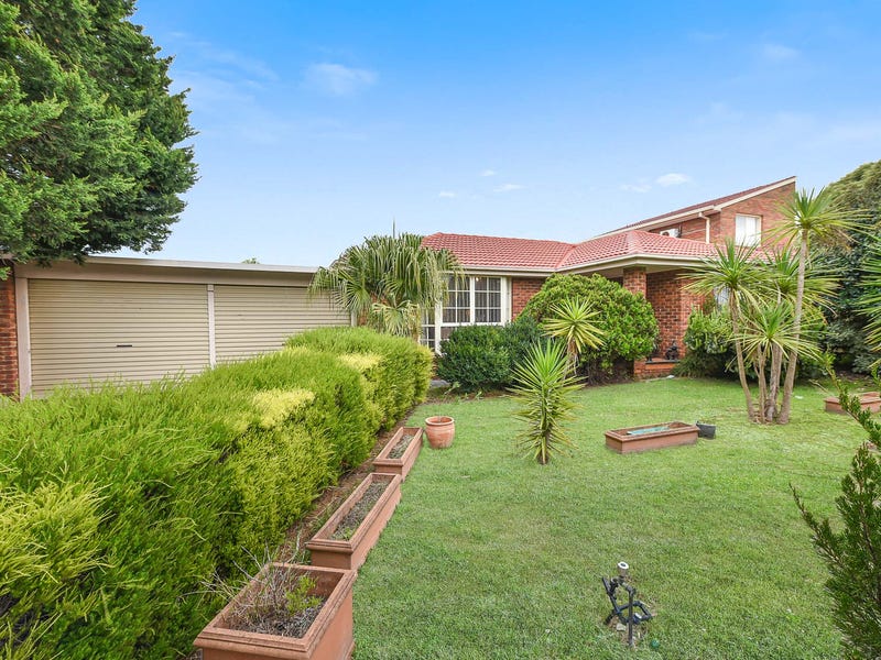 2 Lomond Court, Endeavour Hills, VIC 3802