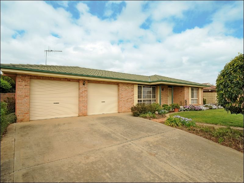 33 Furlong Road, Queanbeyan, NSW 2620 Property Details