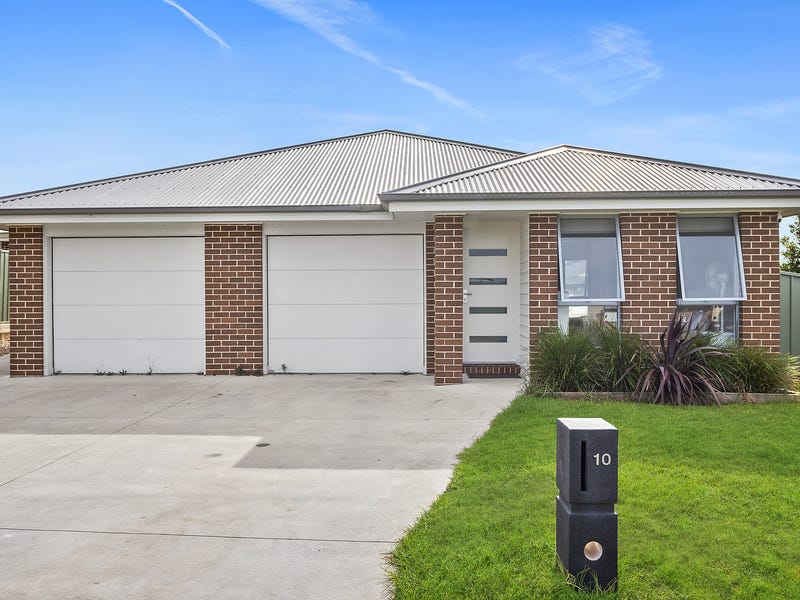 10 & 10a Bendigo Circuit, Nowra, NSW 2541 House for Sale realestate