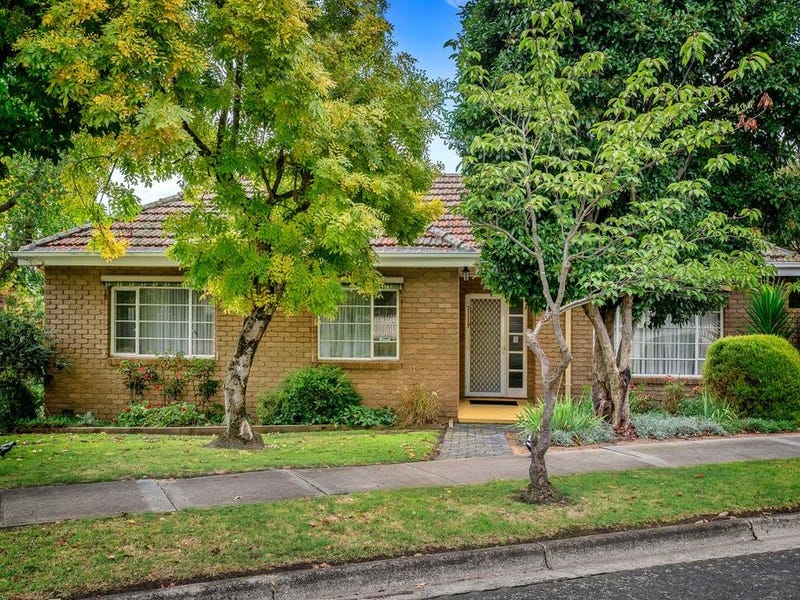 2 Garden Avenue, Mitcham, VIC 3132