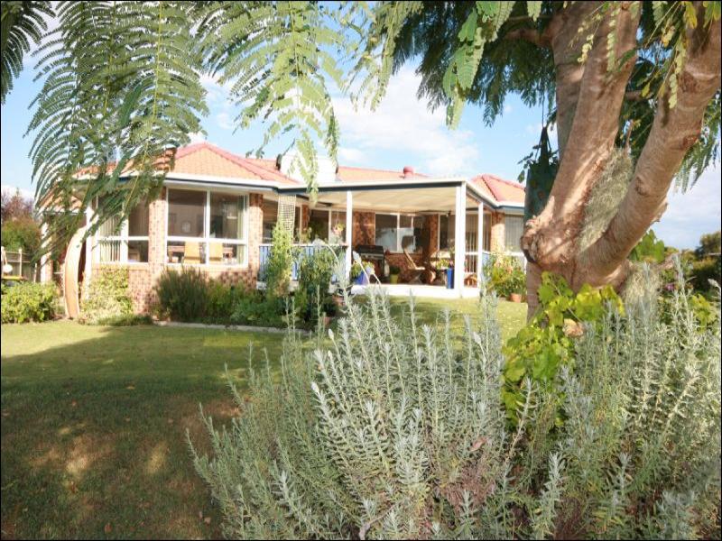 9 Lynhaven Cres, Ulmarra, NSW 2462