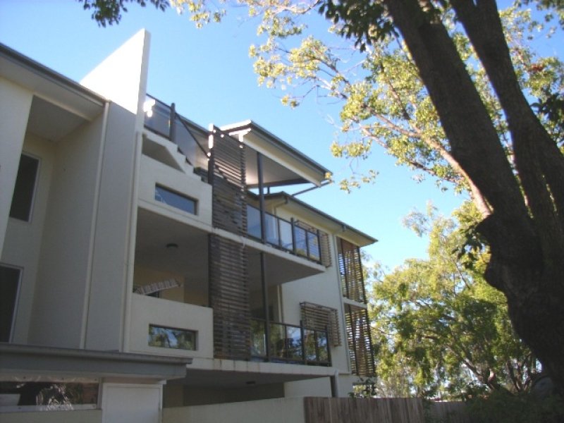 3/654 Kingsford Smith Drive, Hamilton, Qld 4007 Property Details