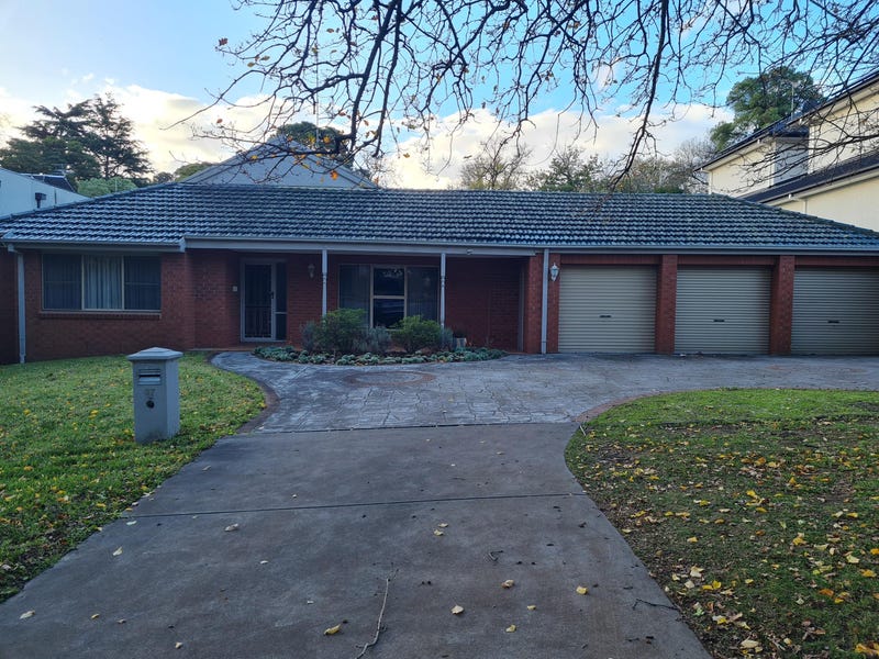 37 Langmore Lane, Berwick, VIC 3806