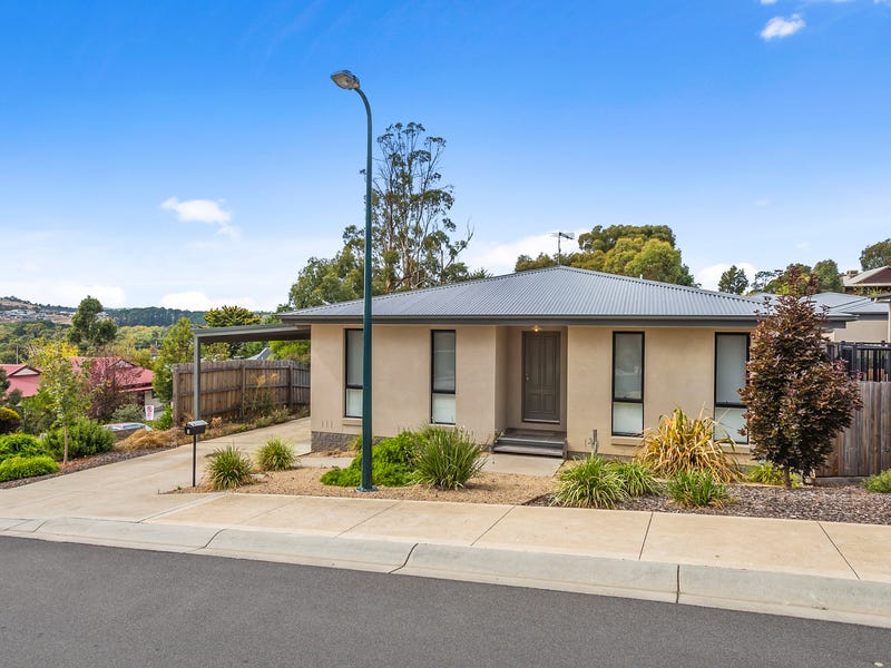 Unit 2/75 Hamilton Street, Gisborne, Vic 3437 Property Details