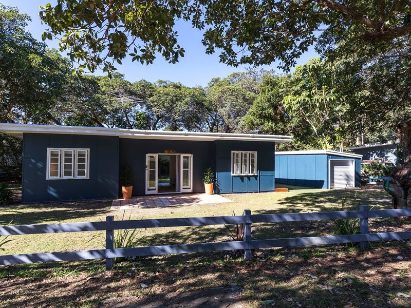 3 Bigoon Road, Point Lookout, Qld 4183 House for Sale